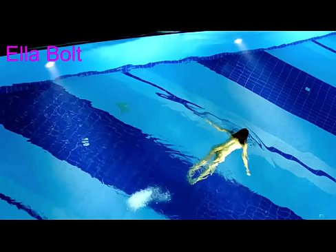 ❤️ Não consigo parar de ver, jovem loira apanhada a nadar nua na piscina da estância balnear ELLA BOLT ❤️ Porno bonito em pt.hentai-id.ru ❌️