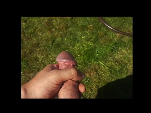 ❤️ A boazona fica com a rata rosa fodida e ejacula com um esguicho num jardim de Verão ❤️ Porno bonito em pt.hentai-id.ru ❌️